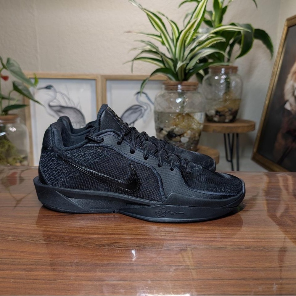 Nike Black Low-Top Athletic Training Shoes - Picture 4 of 6
